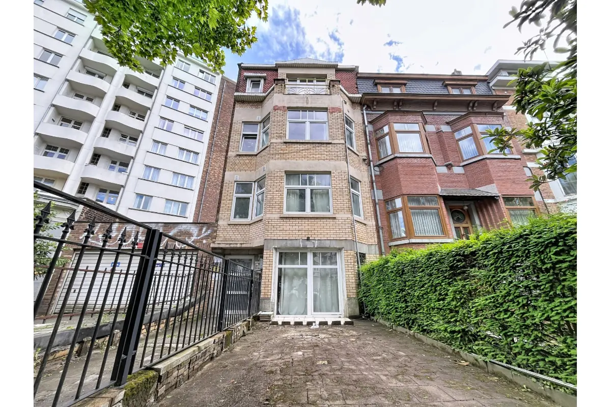 Huis te  koop in Vorst 1190 625000.00€ 4 slaapkamers 260.00m² - Zoekertje 784155