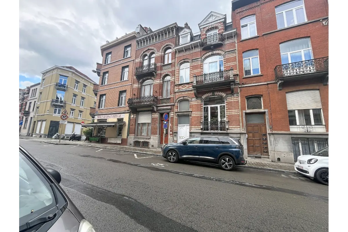 Huis te  koop in Brussel 1000 999999.00€ 6 slaapkamers 355.00m² - Zoekertje 783527