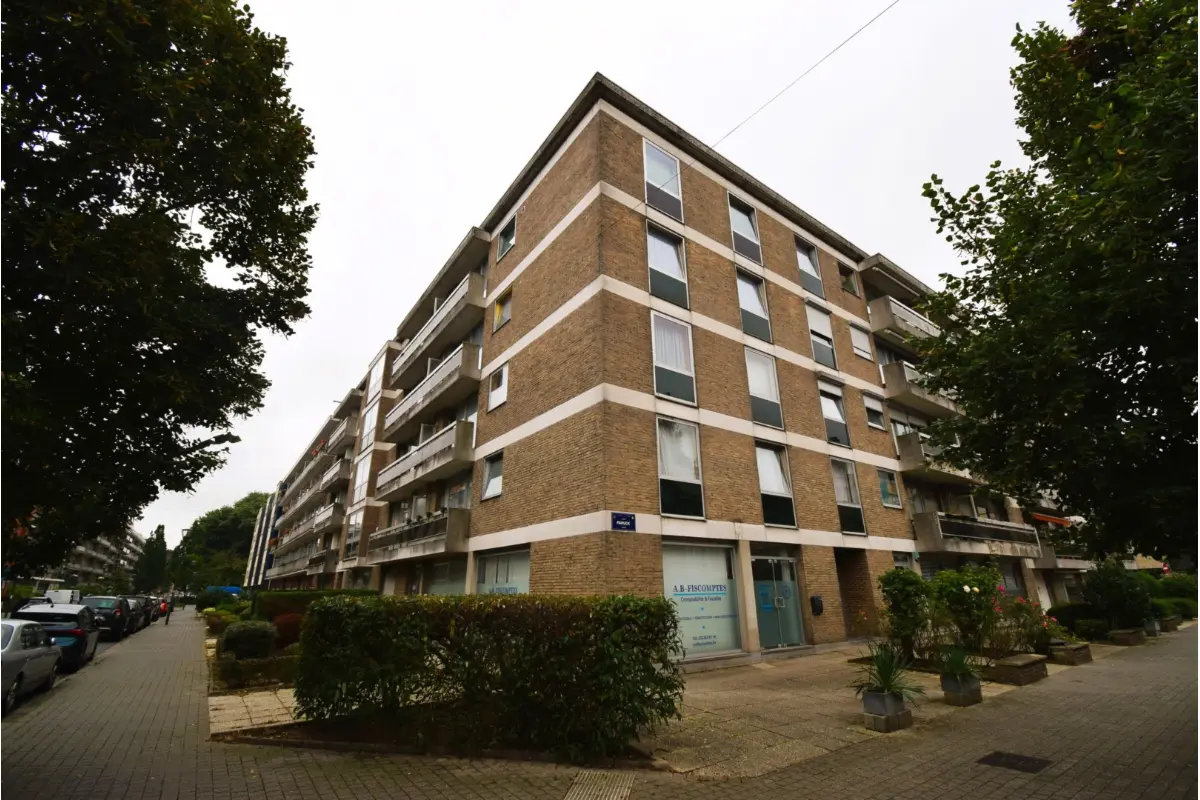 Handelszaak te  koop in Sint-Jans-Molenbeek 1080 195000.00€  slaapkamers m² - Zoekertje 784483