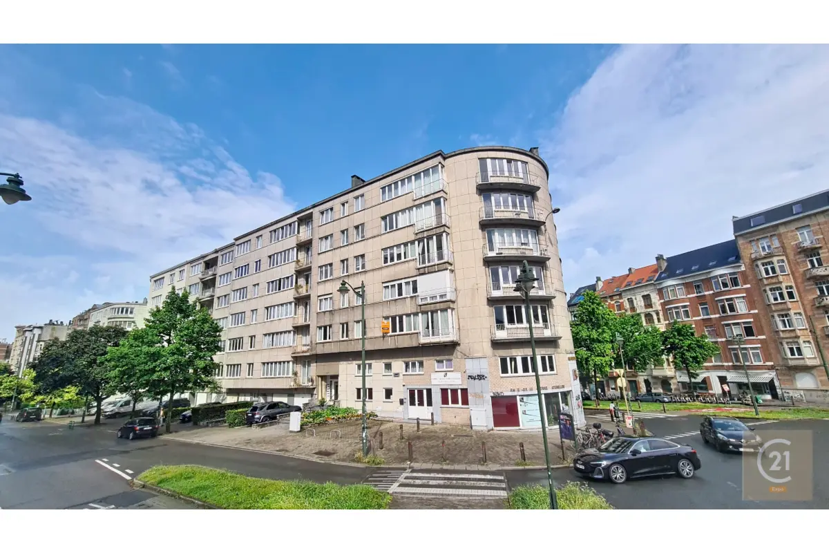 Appartement te  koop in Vorst 1190 269000.00€ 2 slaapkamers 80.00m² - Zoekertje 784704