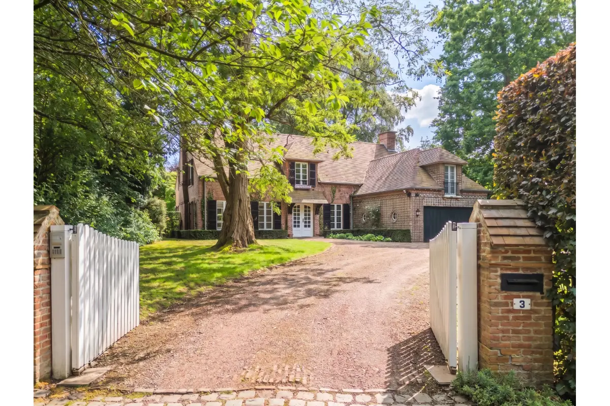 Villa à louer à Wezembeek-Oppem 1970 4800.00€ 4 chambres 280.00m² - annonce 785214