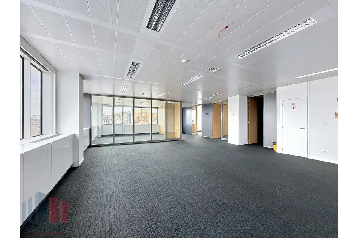 Commerce à louer à Bruxelles 1000 14993.00€  chambres 692.00m² - annonce 785356