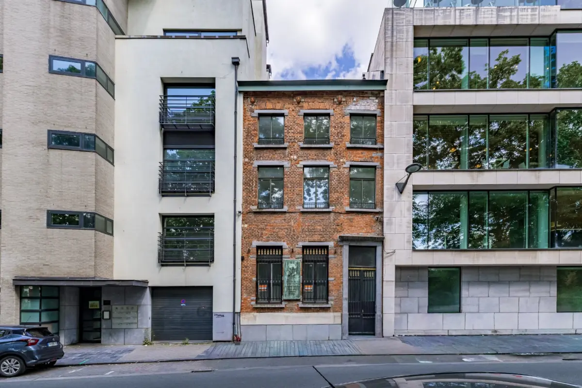 Huis te  koop in Etterbeek 1040 1050000.00€  slaapkamers 381.00m² - Zoekertje 785432