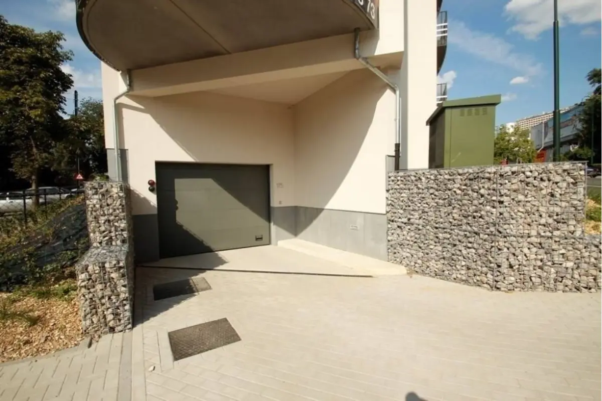 Parking te  huur in Vorst 1190 100.00€  slaapkamers m² - Zoekertje 784815