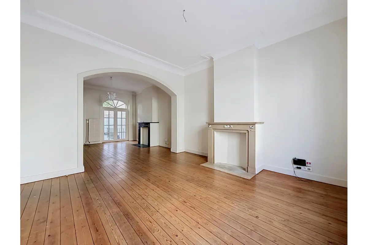 Huis te  huur in Ukkel 1180 3400.00€ 4 slaapkamers 251.00m² - Zoekertje 785779