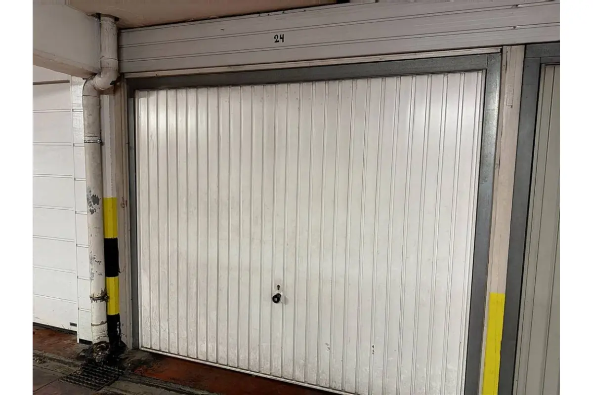 Parking & garage te  koop in Anderlecht 1070 25000.00€  slaapkamers m² - Zoekertje 785761