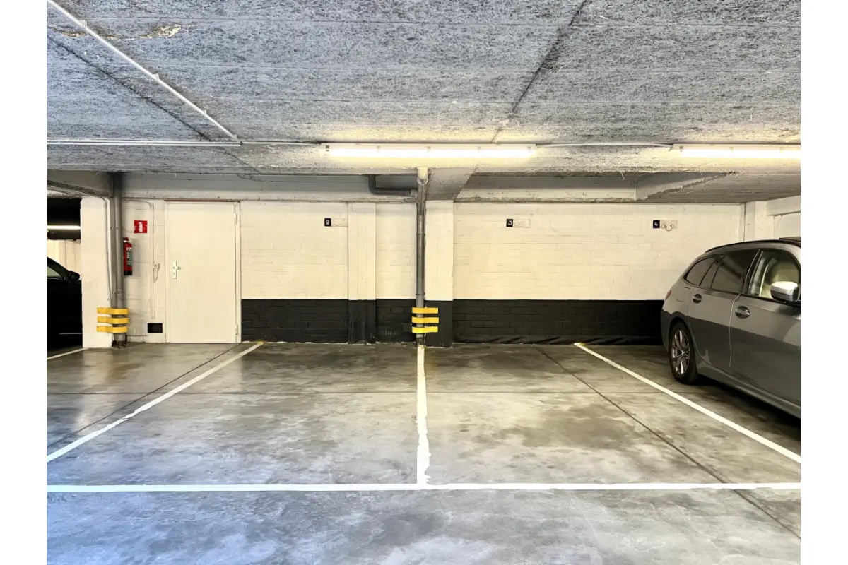 Parking / garage à louer à Saint-Gilles 1060 130.00€  chambres m² - annonce 786069