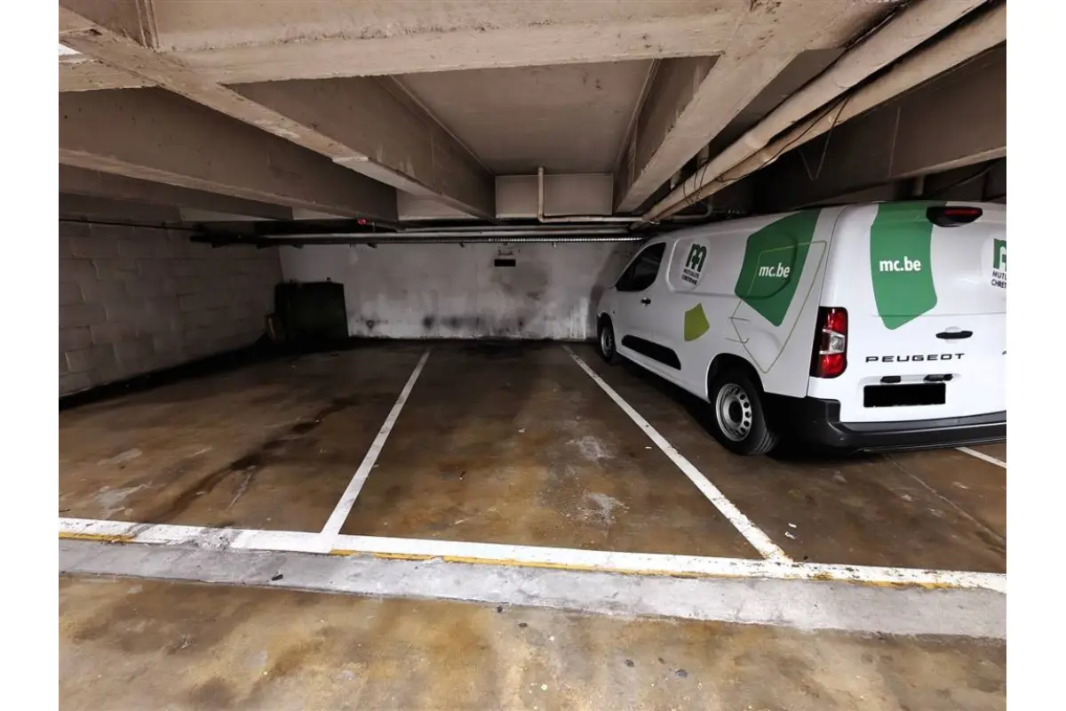 Parking & garage te  koop in Luik 4000 43000.00€  slaapkamers m² - Zoekertje 786132