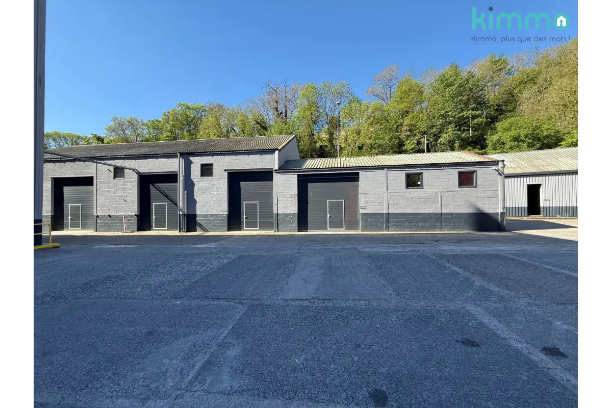 Commerce à louer à Saint-Servais 5002 1240.00€  chambres 225.00m² - annonce 786747