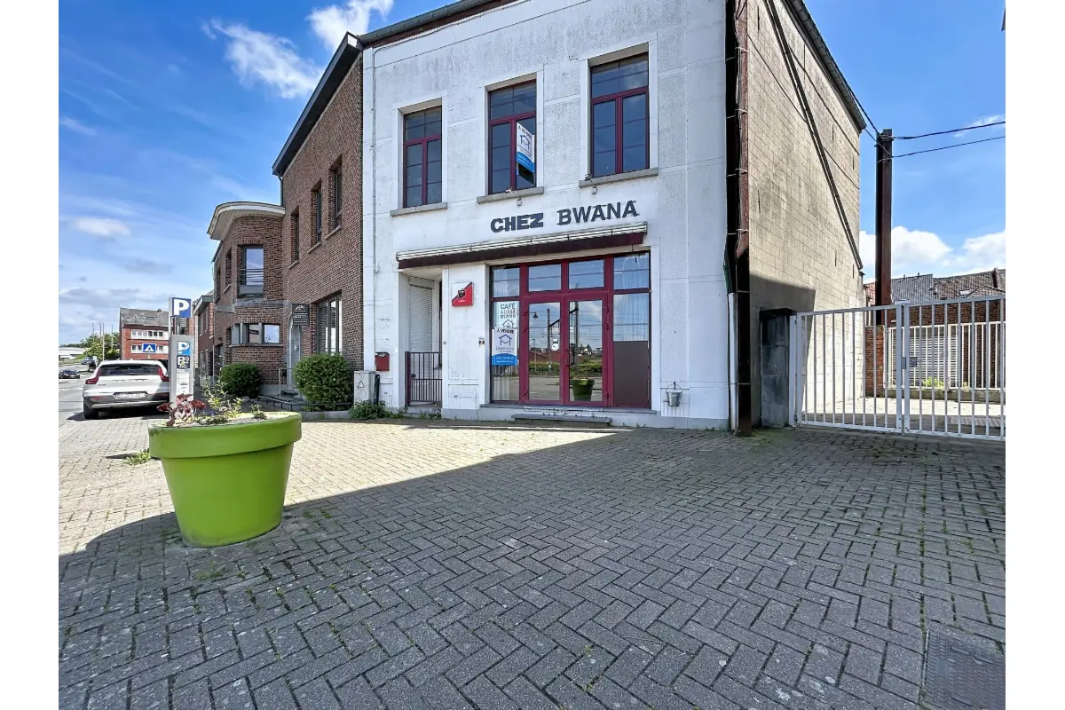 Handelszaak te  koop in Leuze-en-Hainaut 7900 150000.00€  slaapkamers 220.00m² - Zoekertje 787351