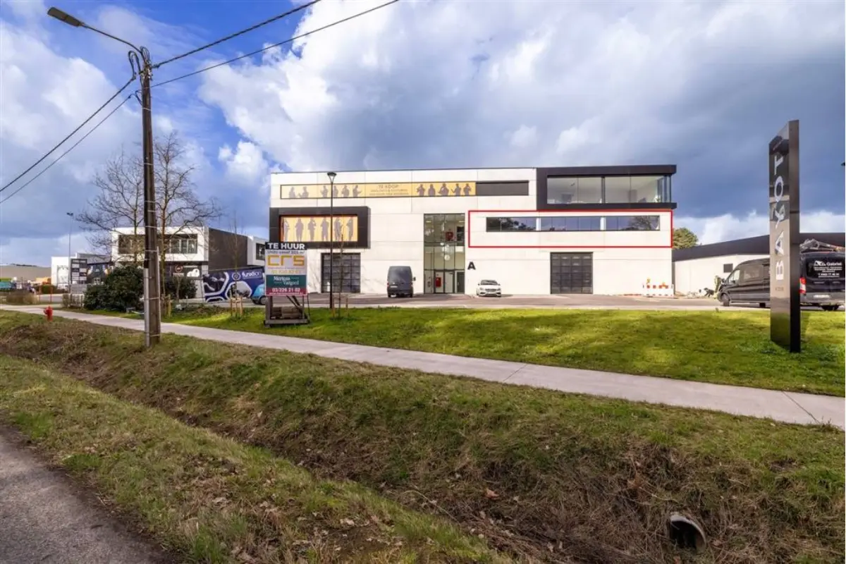 Handelszaak te  koop in Lichtaart 2460 419070.00€  slaapkamers 235.00m² - Zoekertje 787259