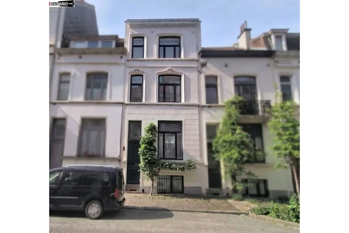 Huis te  in Brussel 1000 675000.00€ 4 slaapkamers 211.00m² - Zoekertje 787418