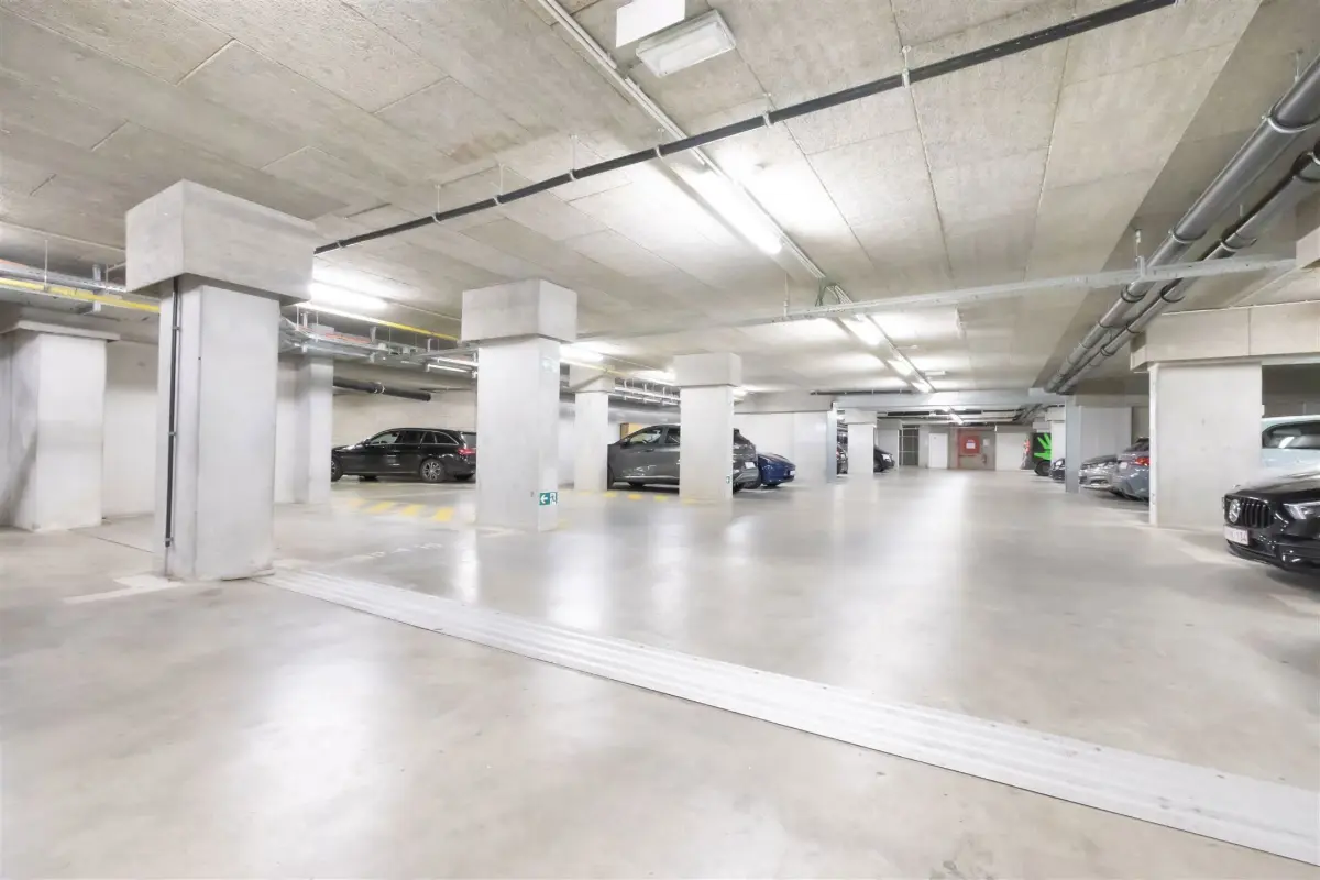 Parking & garage te  koop in Sint-Jans-Molenbeek 1080 25000.00€  slaapkamers m² - Zoekertje 787445