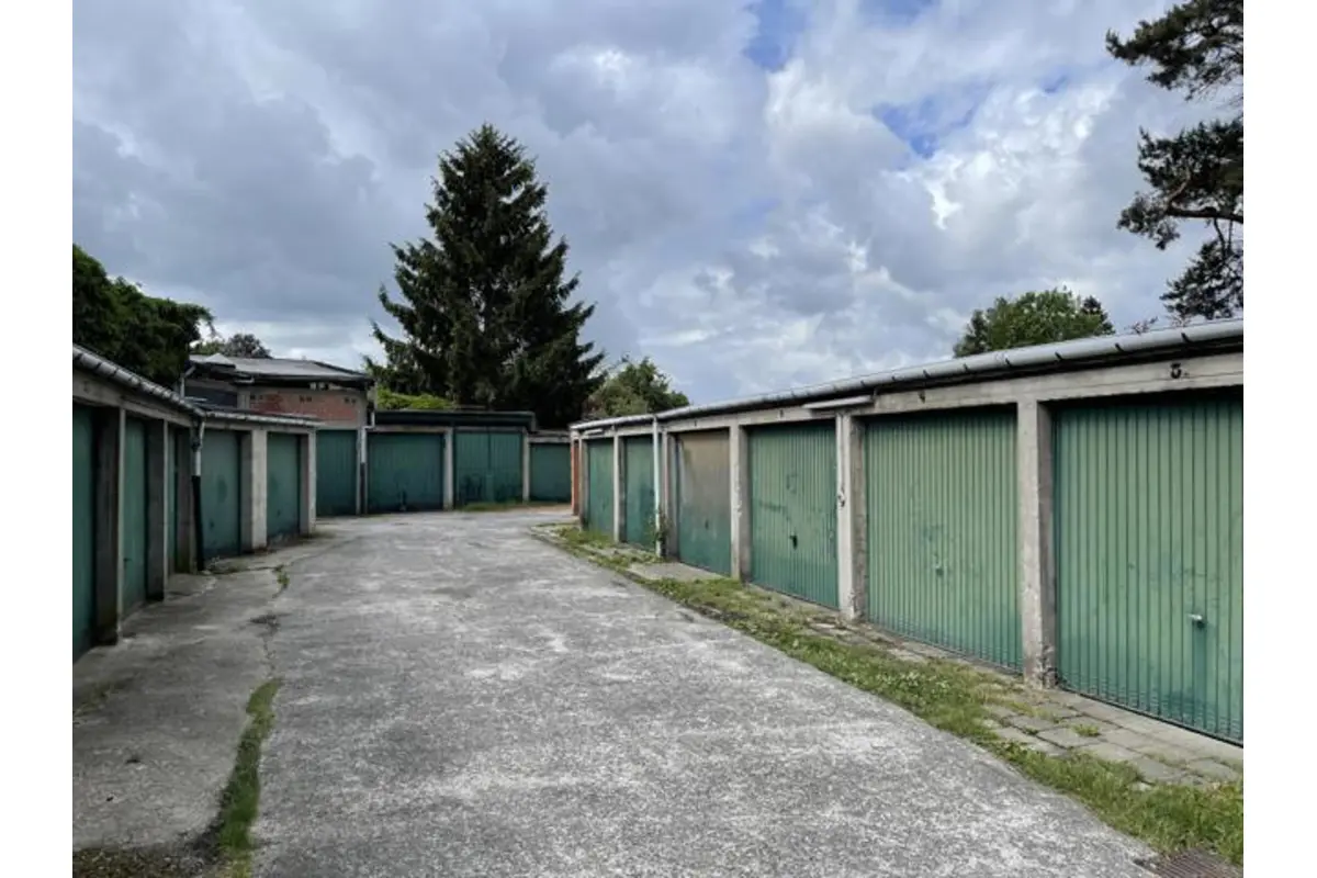 Parking & garage te  koop in Ukkel 1180 1100000.00€  slaapkamers m² - Zoekertje 786969