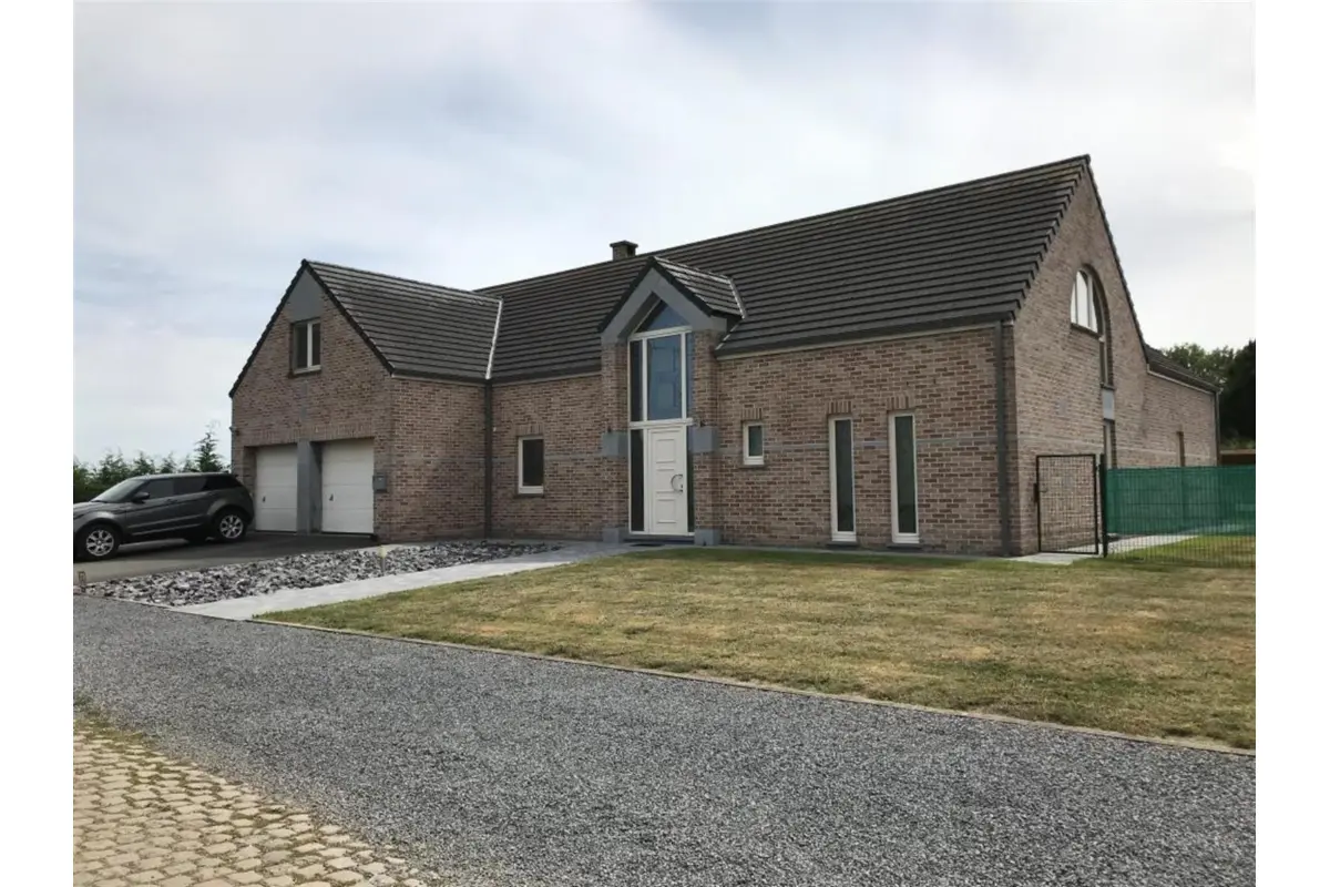 Villa à louer à Bauffe 7870 2500.00€ 5 chambres 285.00m² - annonce 787362
