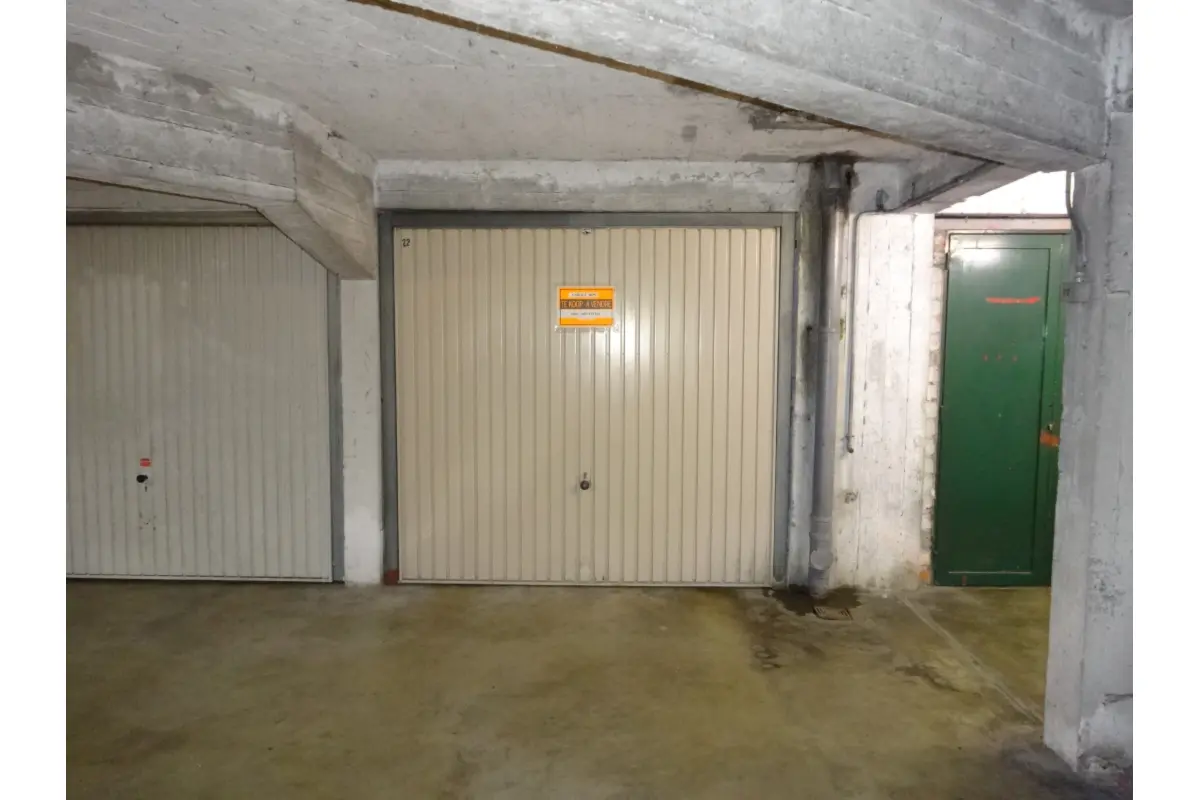 Parking & garage te  koop in Ganshoren 1083 23000.00€  slaapkamers m² - Zoekertje 787437
