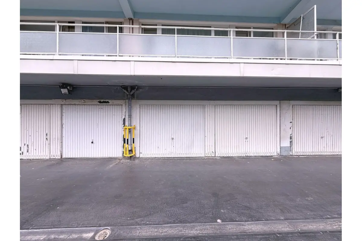 Parking & garage te  koop in Evere 1140 30000.00€  slaapkamers m² - Zoekertje 787595