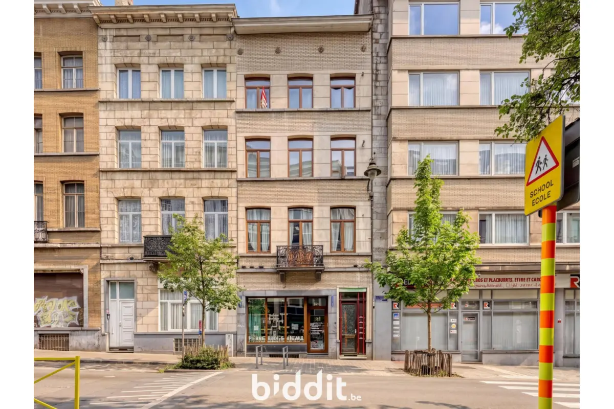 Appartementsgebouw te  koop in Sint-Gillis 1060 125000.00€ 2 slaapkamers m² - Zoekertje 788106