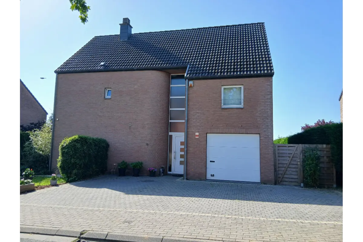 Villa te  koop in Bouge 5004 499000.00€ 5 slaapkamers m² - Zoekertje 788566