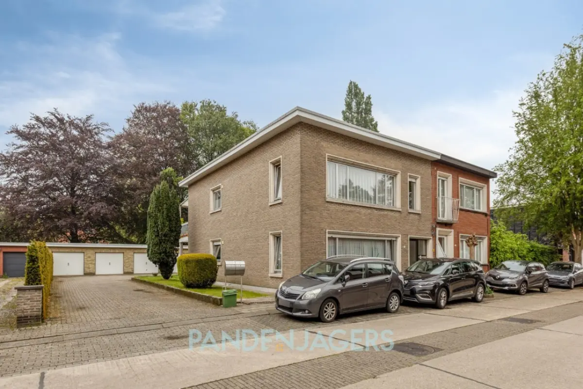 Appartementsgebouw te  koop in Brasschaat 2930 674000.00€ 4 slaapkamers 204.00m² - Zoekertje 788521