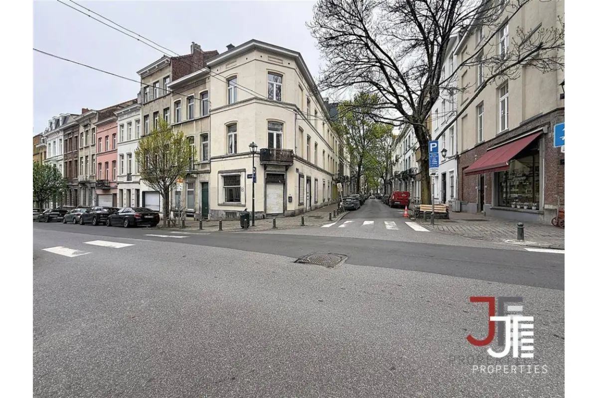 Handelszaak te  koop in Sint-Gillis 1060 625000.00€ 5 slaapkamers 225.00m² - Zoekertje 788179