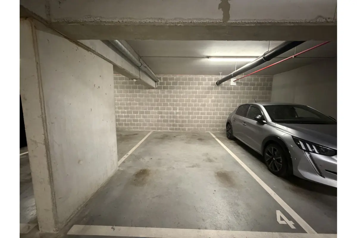 Parking & garage te  huur in Sint-Lambrechts-Woluwe 1200 100.00€  slaapkamers m² - Zoekertje 789672