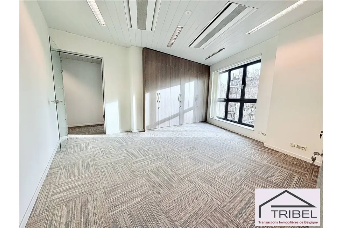 Handelszaak te  in Elsene 1050 6833.33€  slaapkamers 409.00m² - Zoekertje 789472