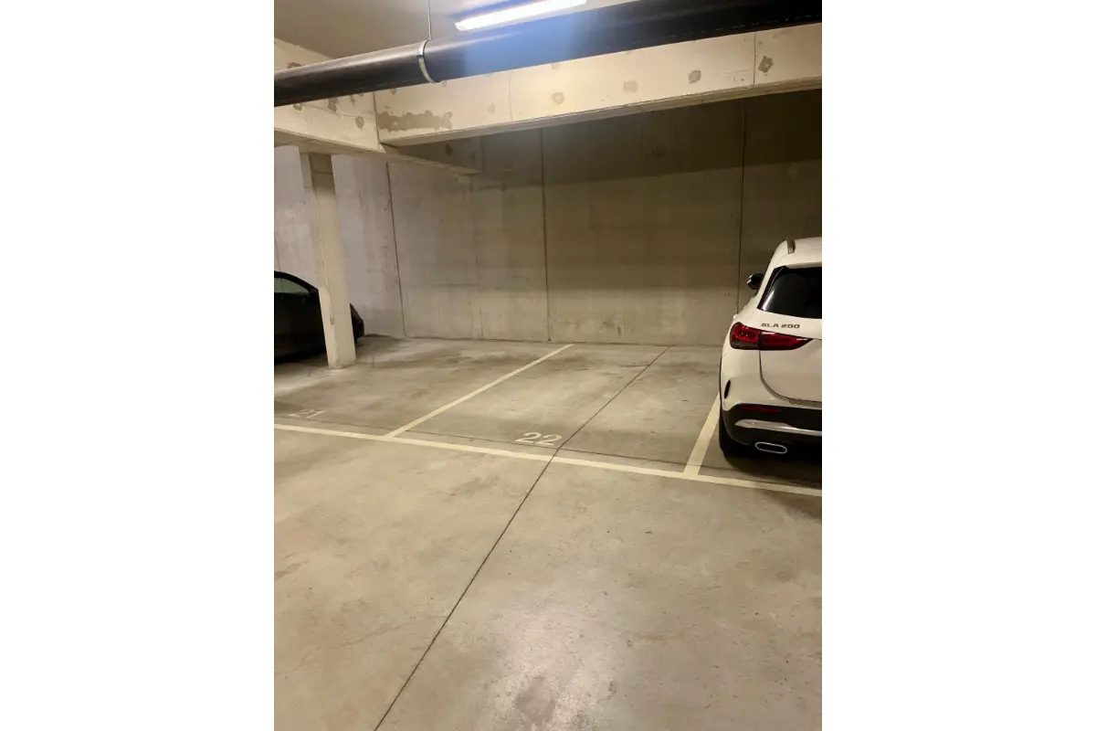 Parking & garage te  huur in Ukkel 1180 100.00€  slaapkamers m² - Zoekertje 789229