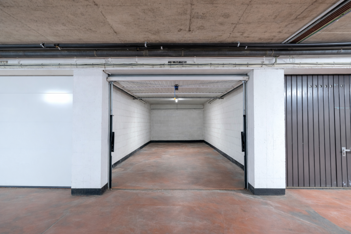 Parking & garage te  koop in Sint-Jans-Molenbeek 1080 27000.00€  slaapkamers m² - Zoekertje 790610