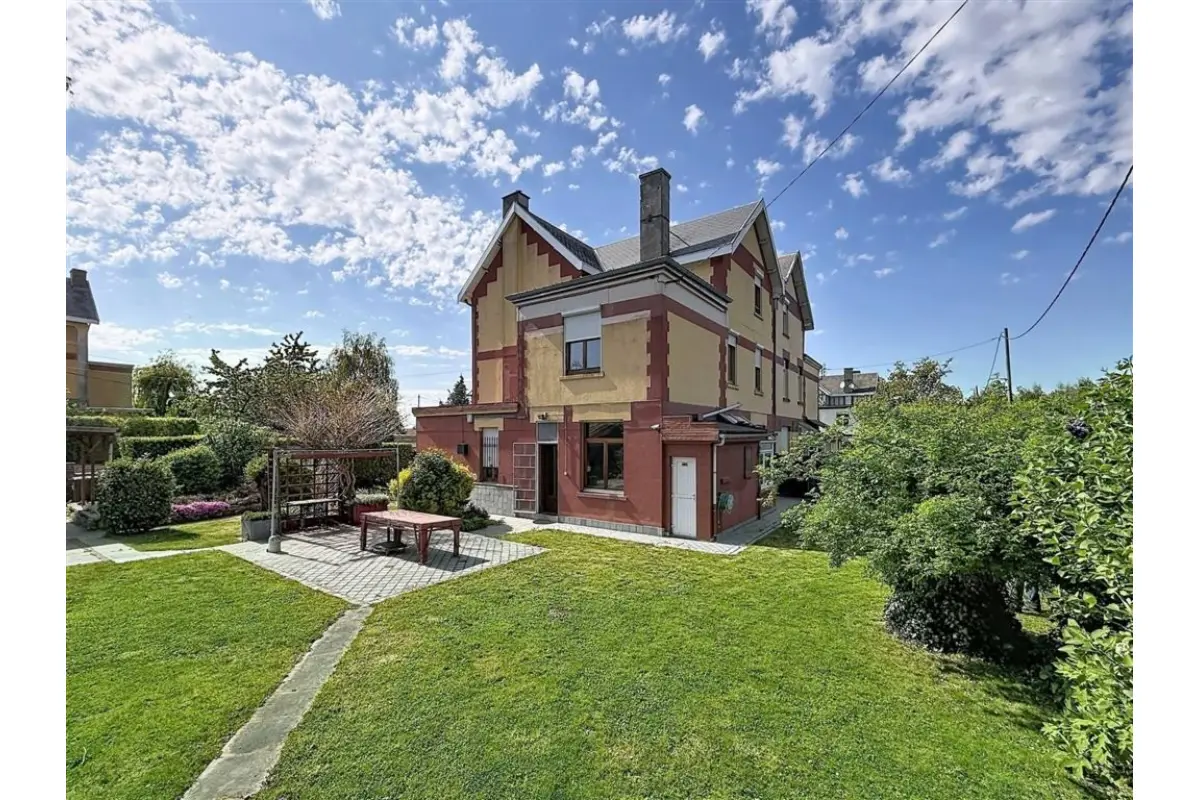 Maison de maître à vendre à Erquelinnes 6560 229000.00€ 5 chambres 245.00m² - annonce 791373