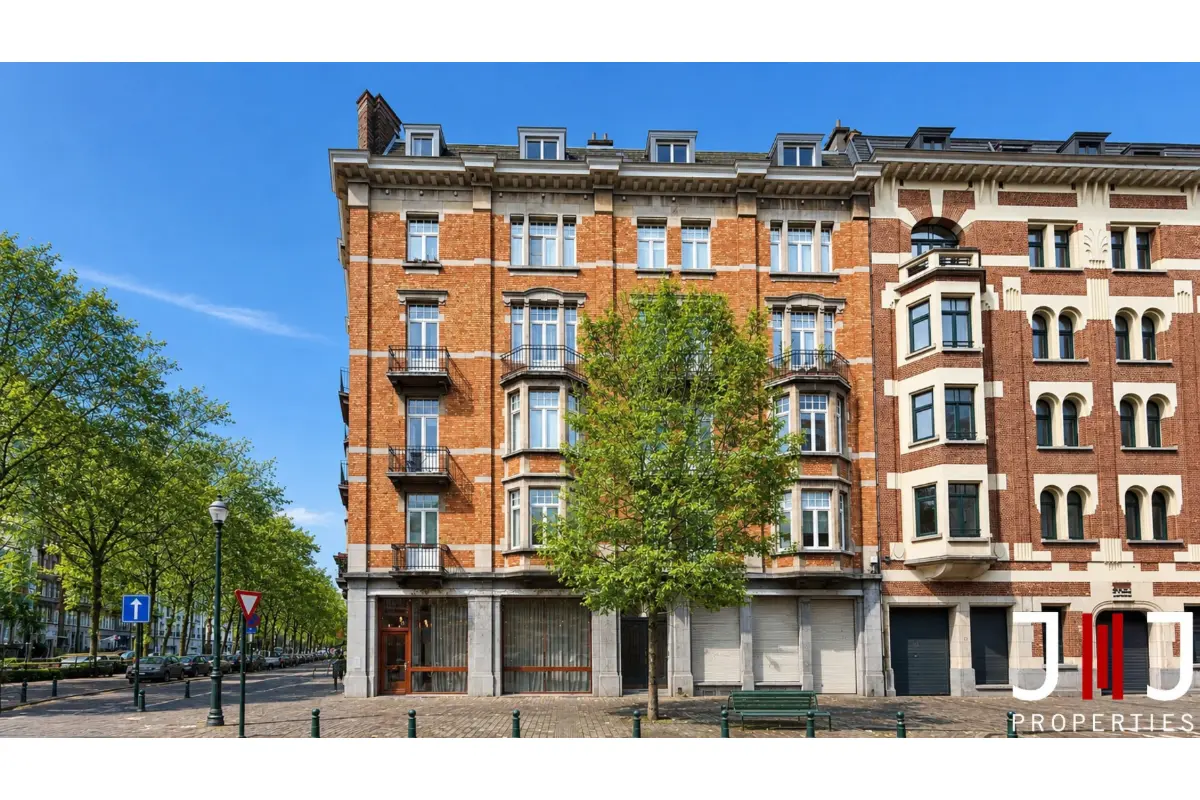 Appartement te  koop in Brussel 1000 325000.00€ 1 slaapkamers 110.00m² - Zoekertje 792121