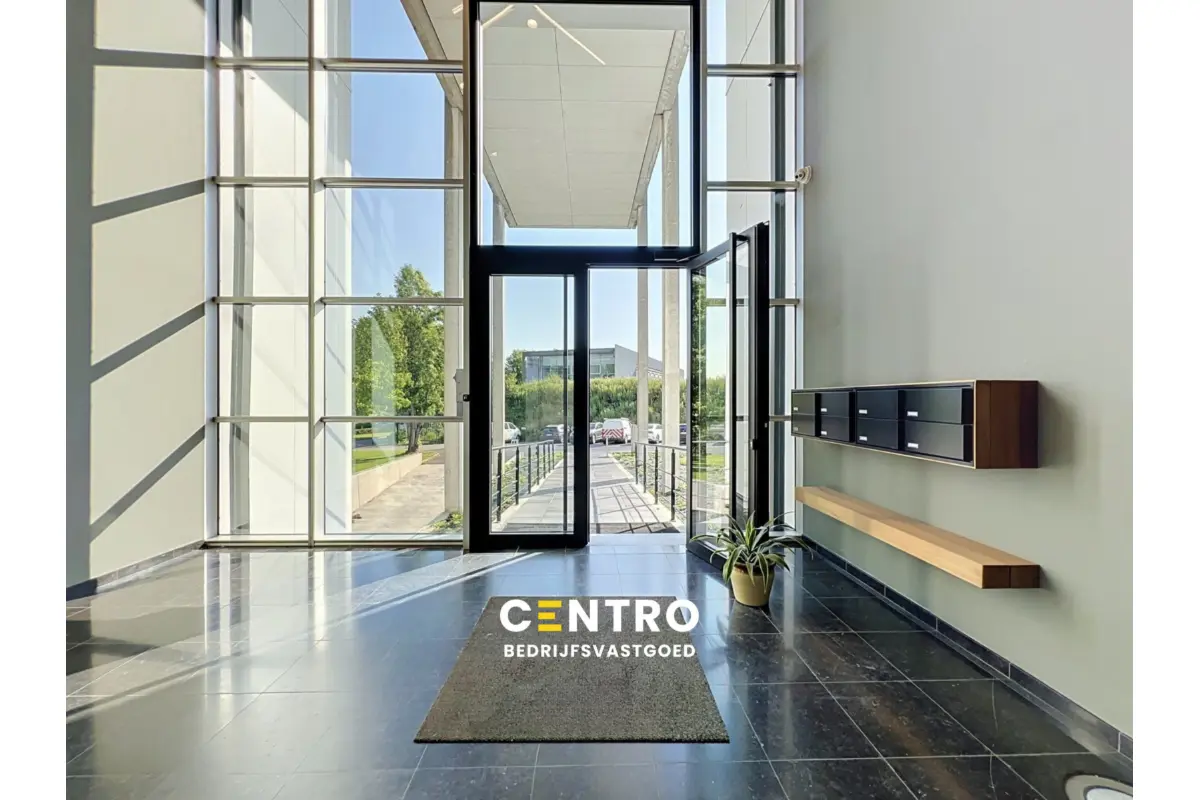 Commerce à louer à Ypres 8900 664.00€  chambres 66.43m² - annonce 792494