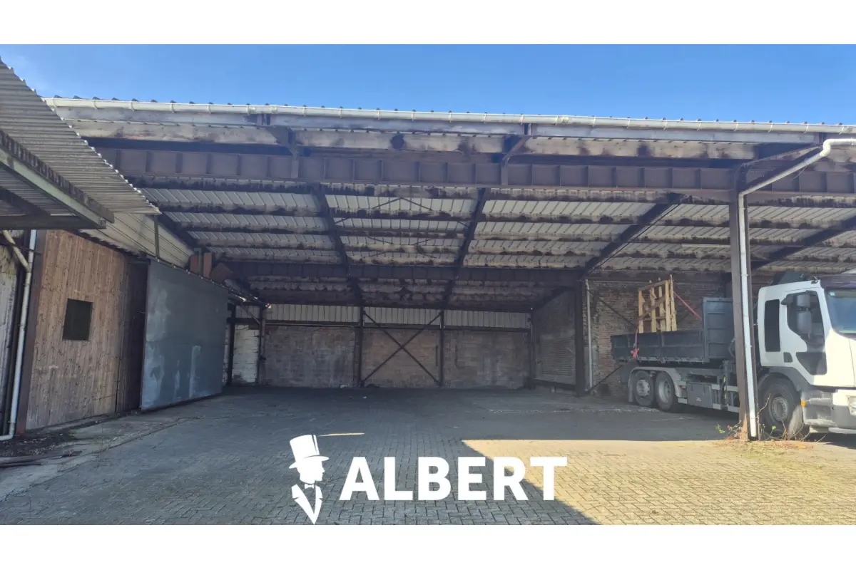Commerce à louer à Saint-Trond 3800 990.00€  chambres 351.00m² - annonce 792920