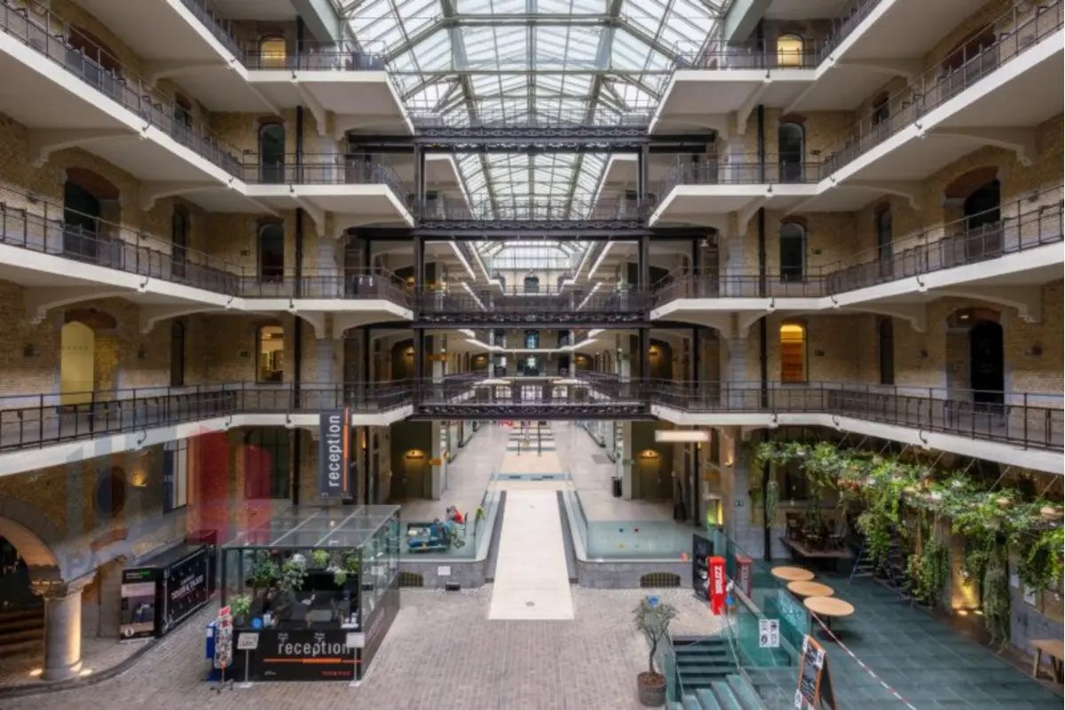 Commerce à louer à Bruxelles 1000 6090.00€  chambres 348.00m² - annonce 794379