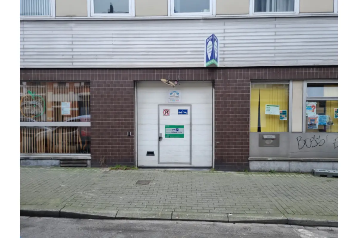 Parking à louer à Forest 1190 112.00€  chambres m² - annonce 793195