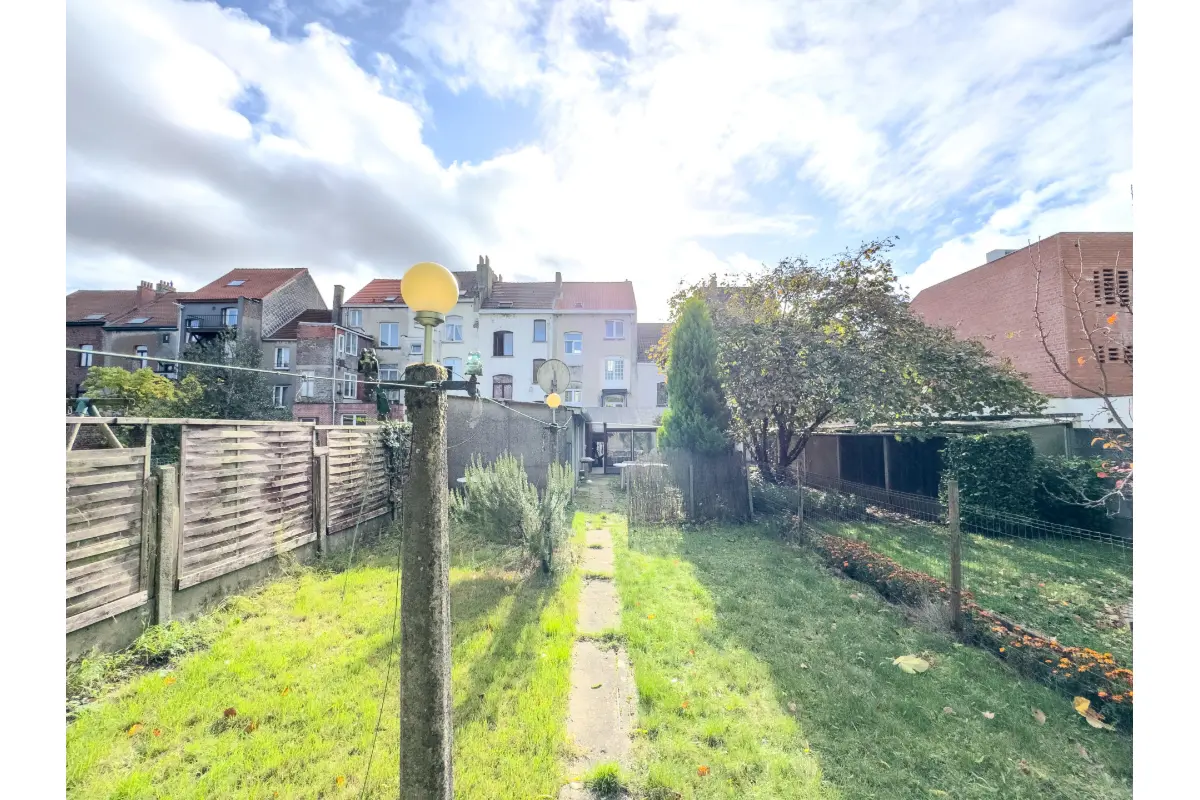 Mixgebouw te  in Dilbeek 1700 525000.00€ 6 slaapkamers 250.00m² - Zoekertje 793096