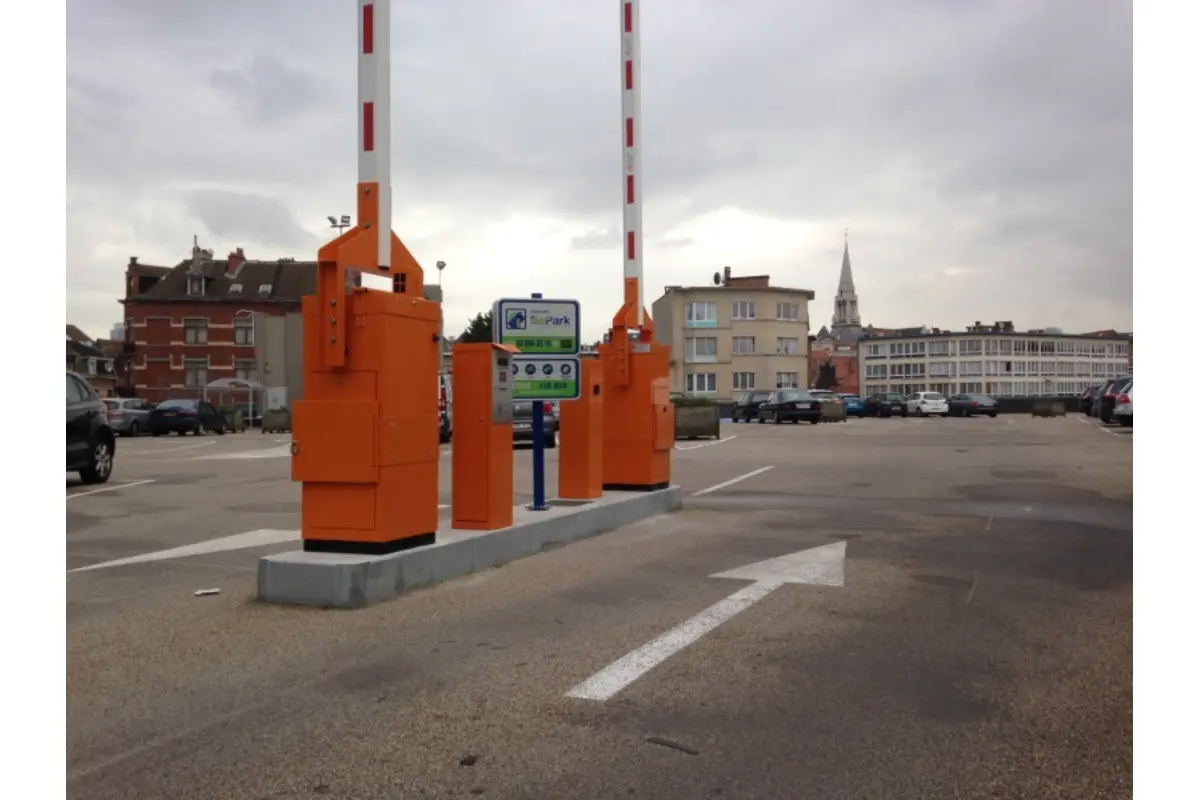 Parking & garage te  huur in Schaarbeek 1030 7.00€  slaapkamers m² - Zoekertje 793277
