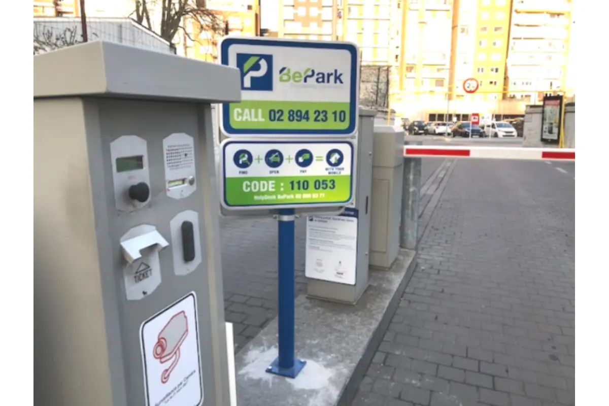 Parking & garage te  huur in Glain 4000 5.00€  slaapkamers m² - Zoekertje 793280