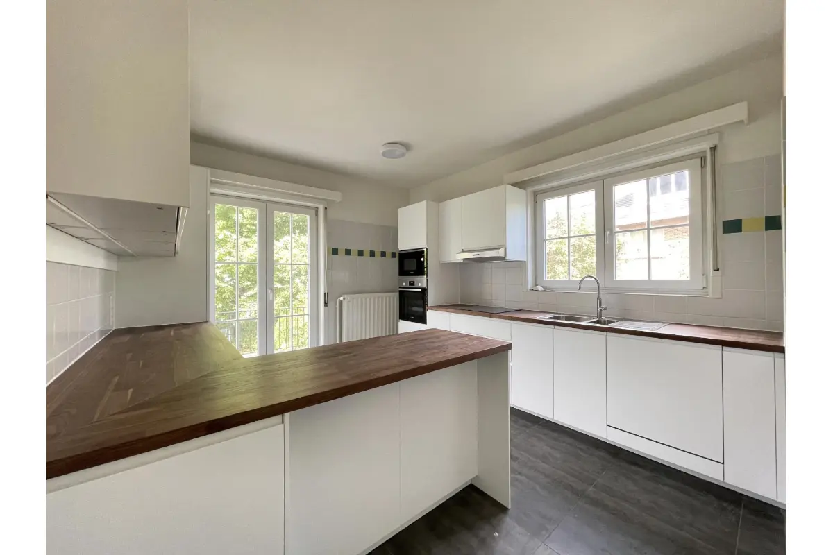 Huis te  huur in Sint-Pieters-Woluwe 1150 3100.00€ 5 slaapkamers 250.00m² - Zoekertje 793036