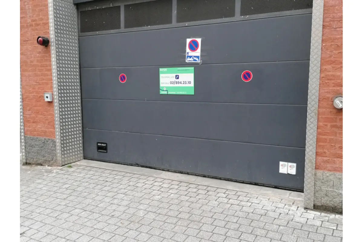 Parking & garage te  huur in Sint-Jans-Molenbeek 1080 7.00€  slaapkamers m² - Zoekertje 793354