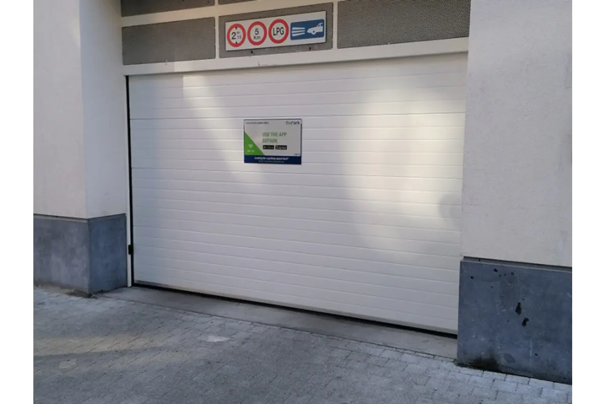 Parking & garage te  huur in Sint-Jans-Molenbeek 1080 87.00€  slaapkamers m² - Zoekertje 793348