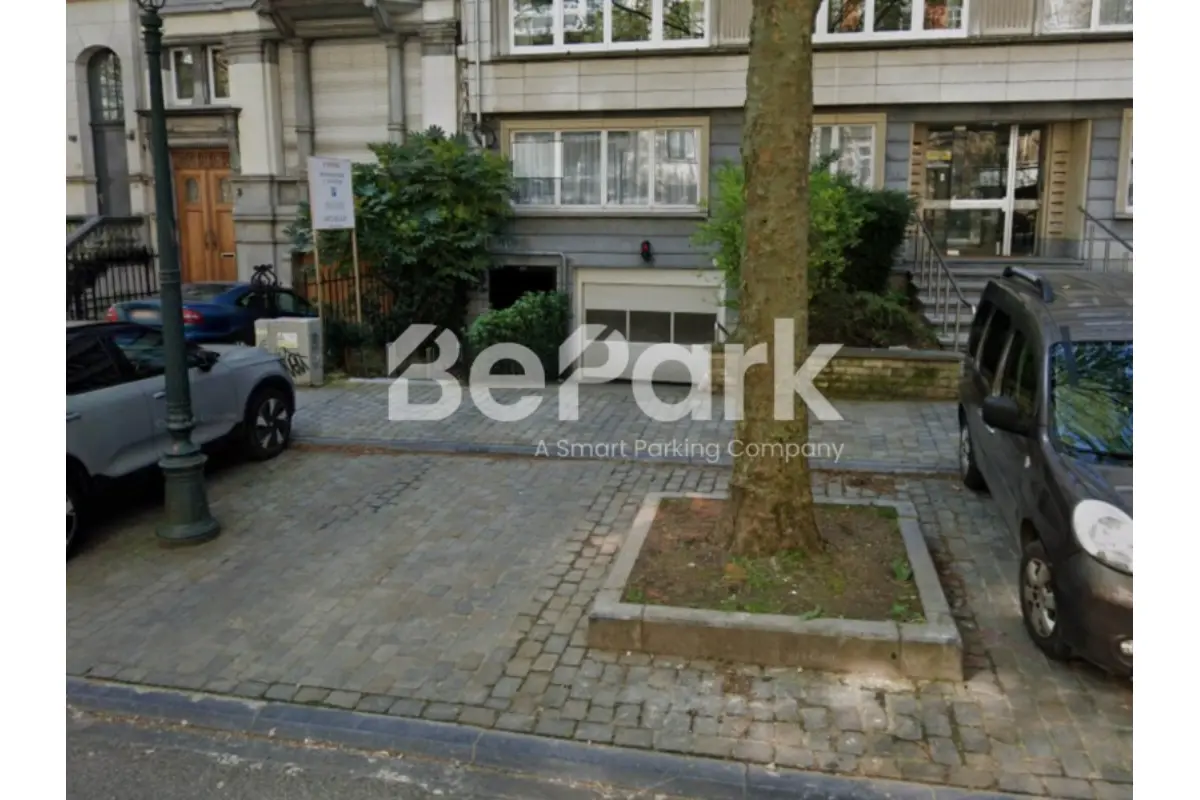 Parking à louer à Forest 1190 100.00€  chambres m² - annonce 793504