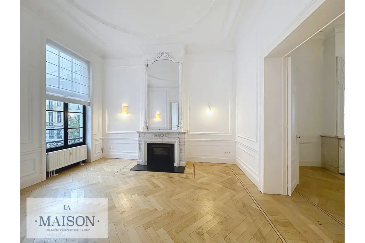 Handelszaak te  koop in Elsene 1050 545000.00€  slaapkamers 150.00m² - Zoekertje 794230