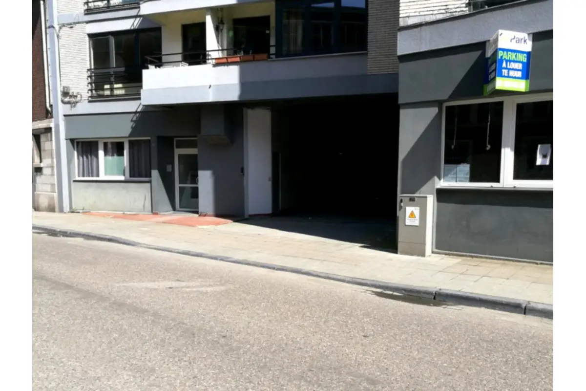Parking & garage te  huur in Glain 4000 5.00€  slaapkamers m² - Zoekertje 793281