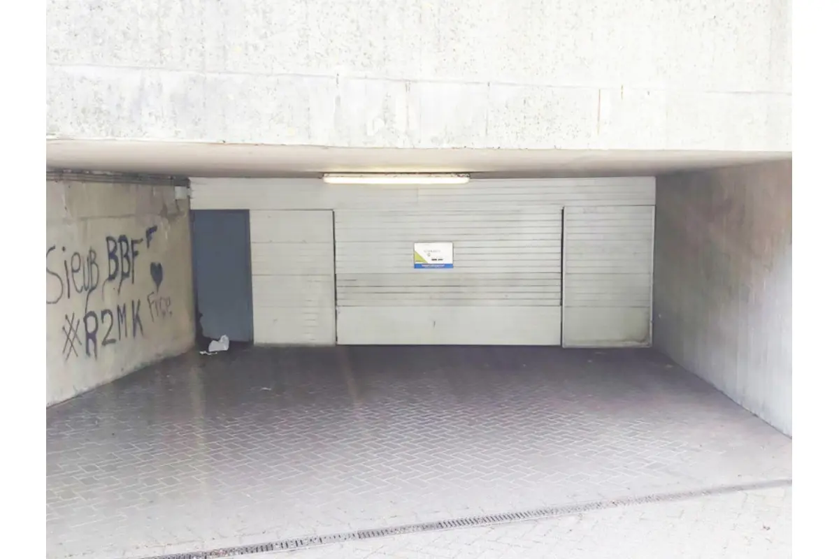 Parking & garage te  huur in Sint-Jans-Molenbeek 1080 7.00€  slaapkamers m² - Zoekertje 793506