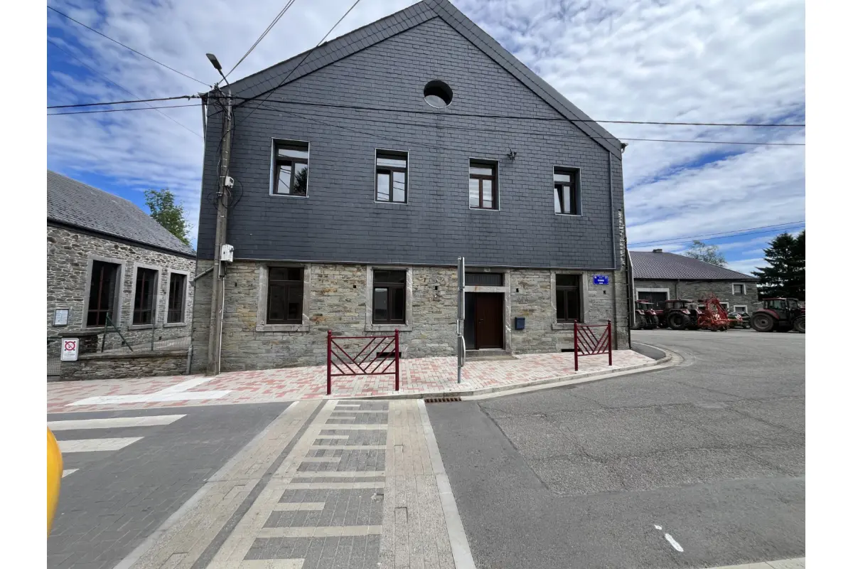 Huis te  huur in Bièvre 5555 750.00€ 2 slaapkamers 150.00m² - Zoekertje 793082