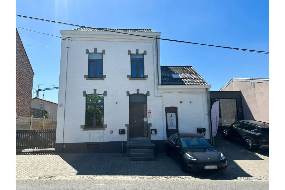 Huis te  huur in Genepiën 1470 1500.00€ 3 slaapkamers 156.00m² - Zoekertje 793104
