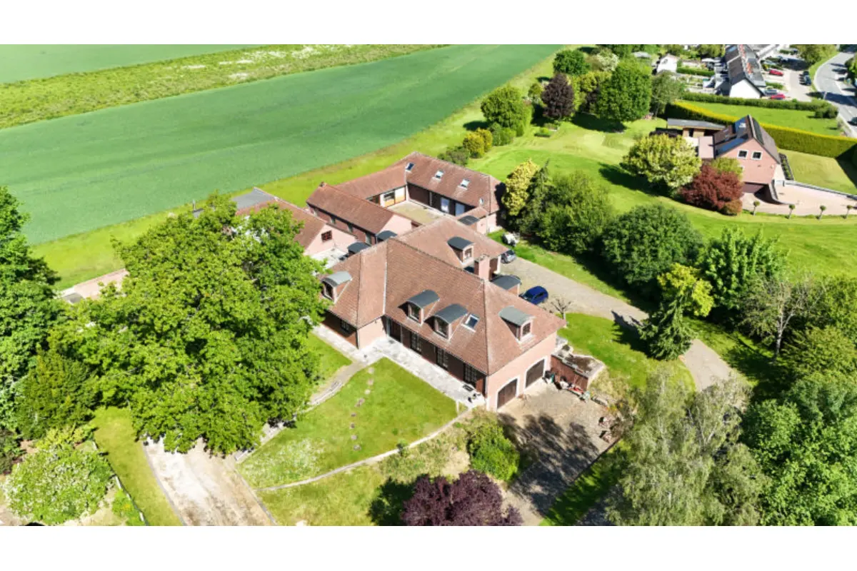 Appartementsgebouw te  koop in Houtain-Saint-Siméon 4682 1150000.00€ 24 slaapkamers 1250.00m² - Zoekertje 794136