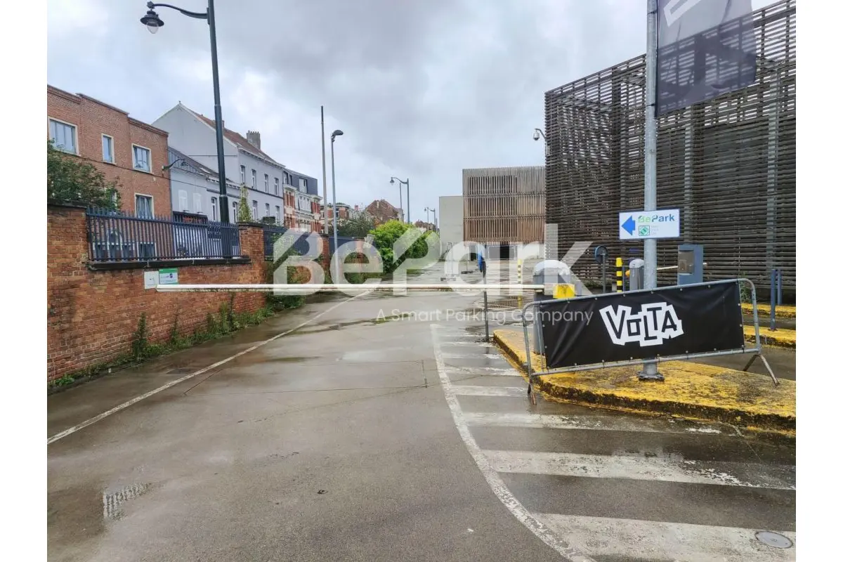 Parking & garage te  huur in Sint-Jans-Molenbeek 1080 98.00€  slaapkamers m² - Zoekertje 793307