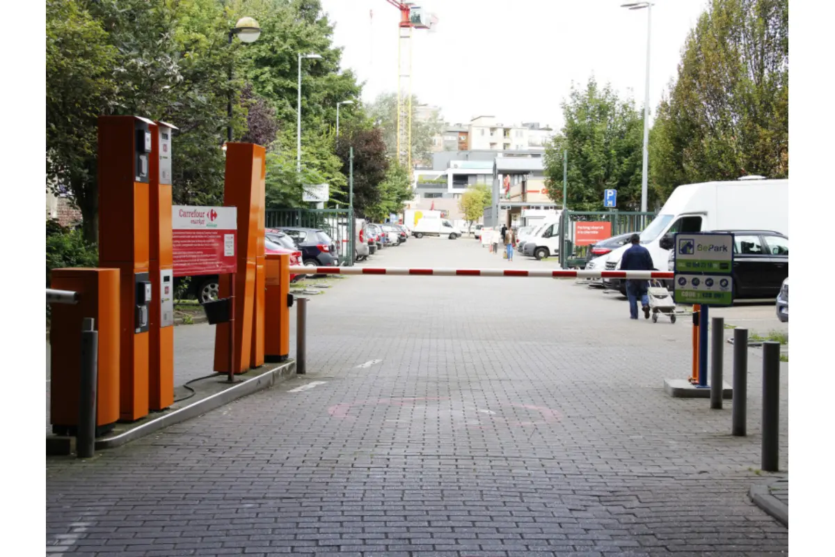 Parking à louer à Forest 1190 9.00€  chambres m² - annonce 793447